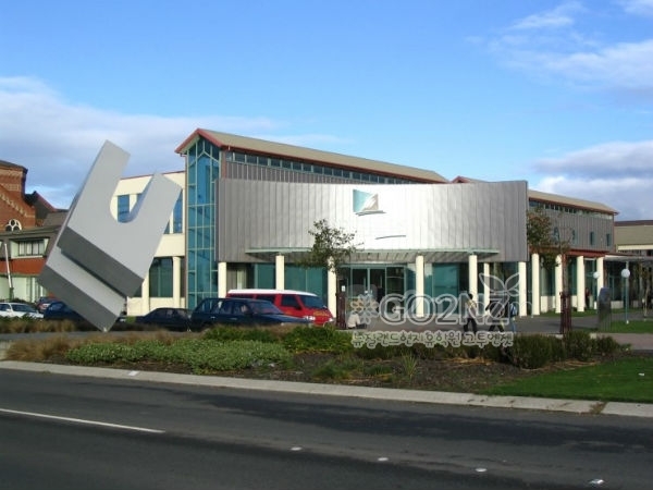 Southern_Institute_of_Technology_Tay_St_Invercargill.jpg