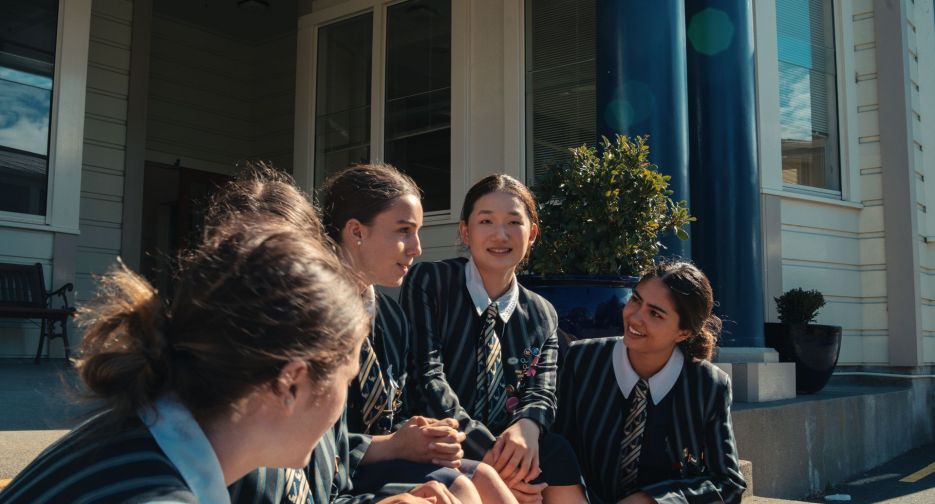 559360-chinese-school-student-with-friends-web-version-1920px